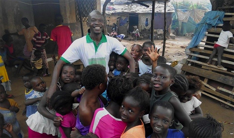 ecoguinea foundation leader with chilren